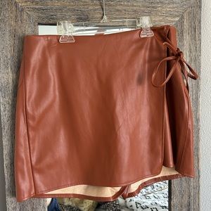 Blue Ivy Women’s brown pleather skort